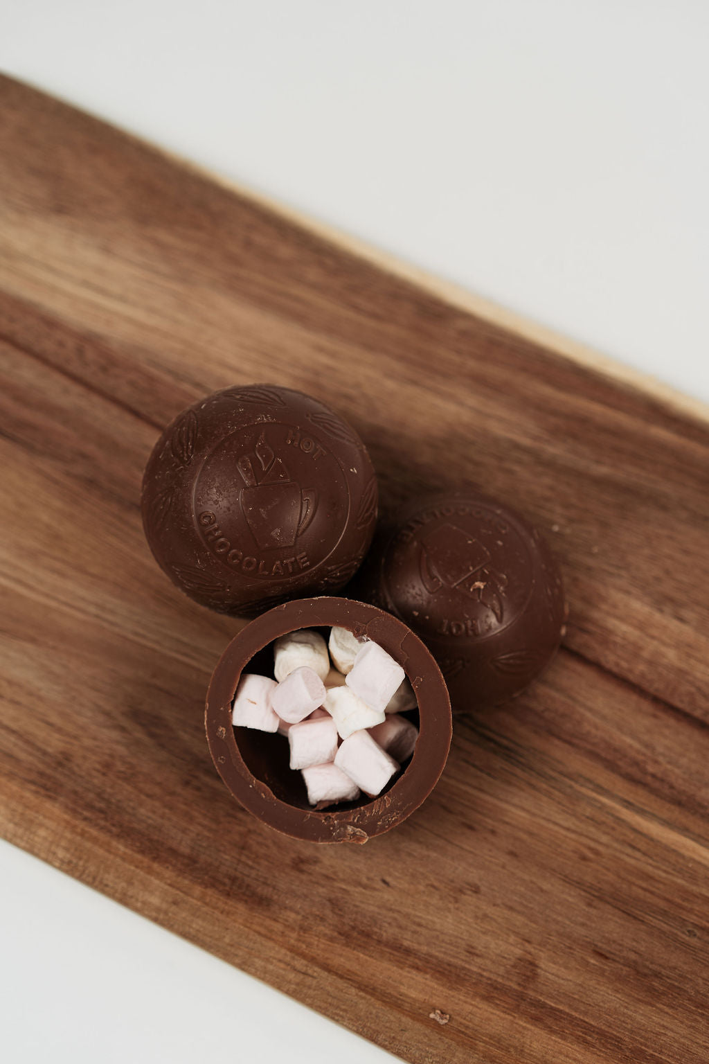 Bombe au Chocolat au Lait avec Mini Marshmallows